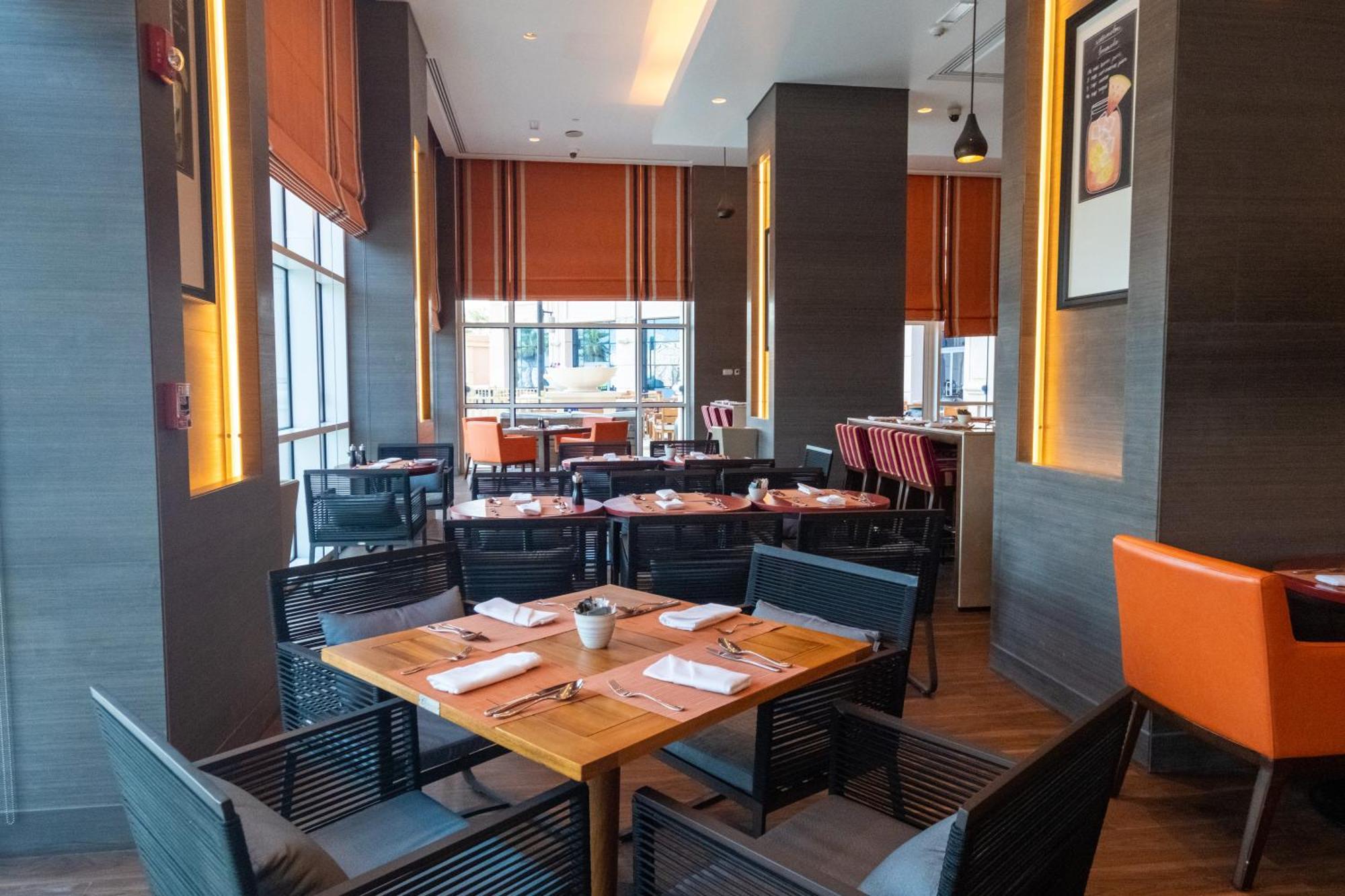 Hotel Rixos Marina Abu Dhabi Esterno foto The interior of the restaurant