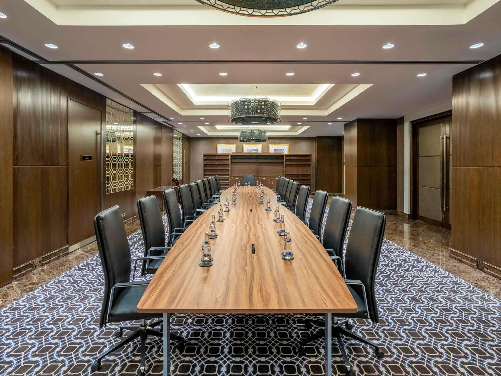 Hotel Rixos Marina Abu Dhabi Esterno foto Meeting room