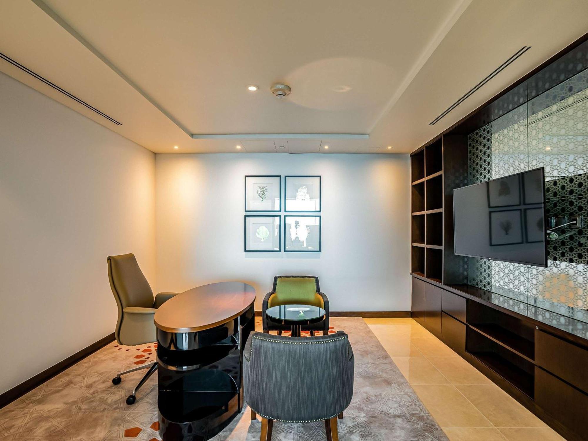 Hotel Rixos Marina Abu Dhabi Esterno foto Office at the Ritz-Carlton, DIFC