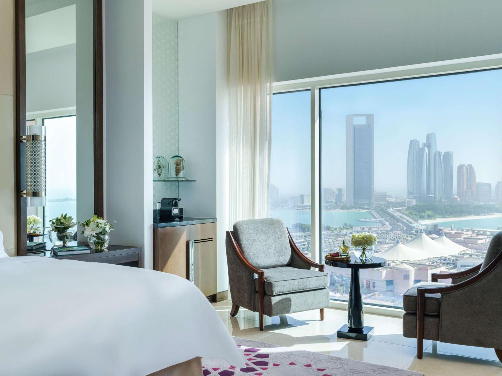 Hotel Rixos Marina Abu Dhabi Esterno foto A guest room at the hotel