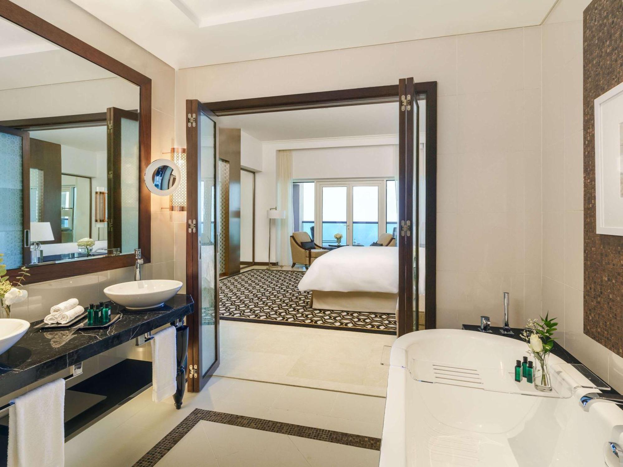 Hotel Rixos Marina Abu Dhabi Esterno foto Bathroom