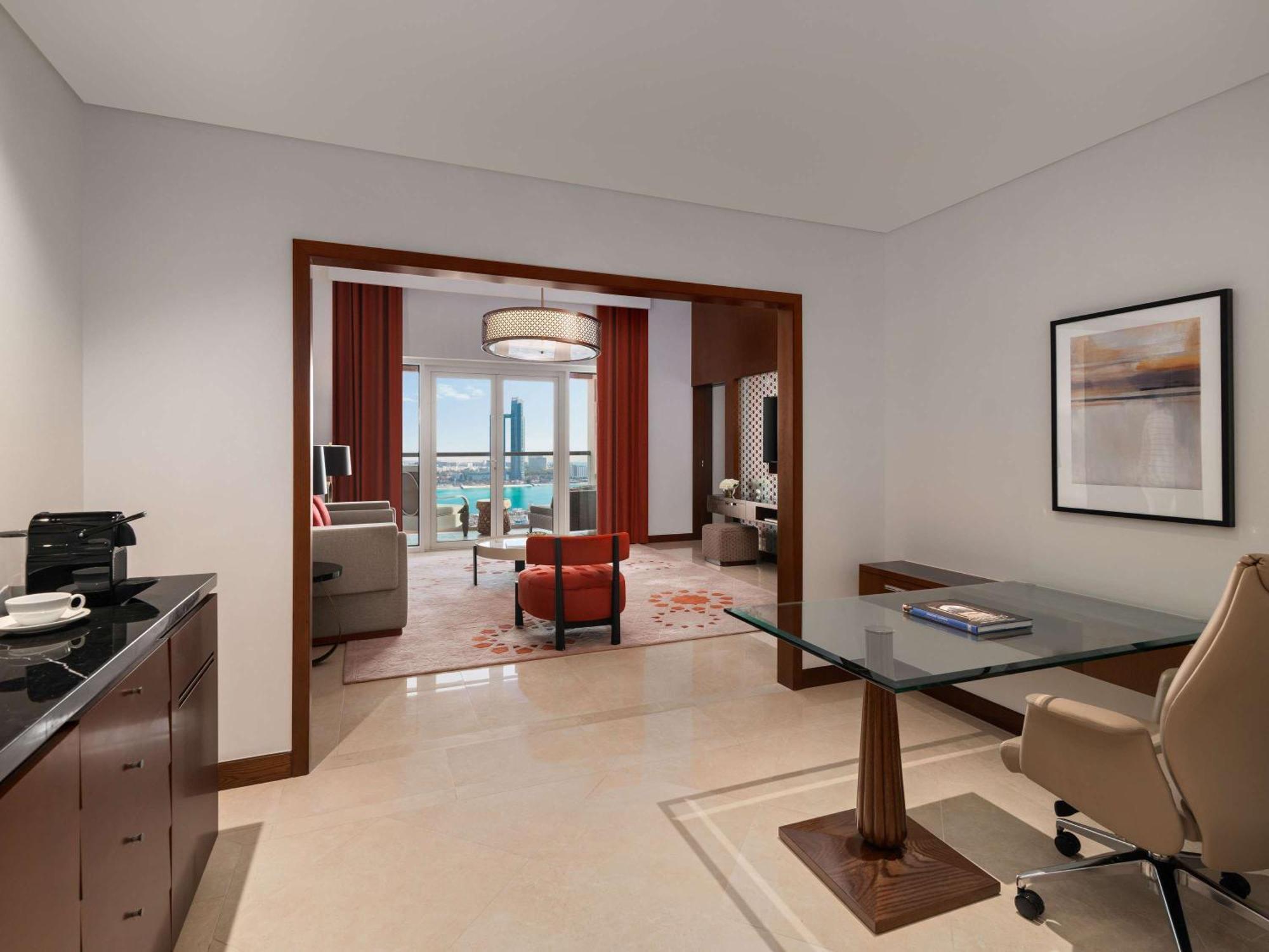 Hotel Rixos Marina Abu Dhabi Esterno foto A suite at the hotel