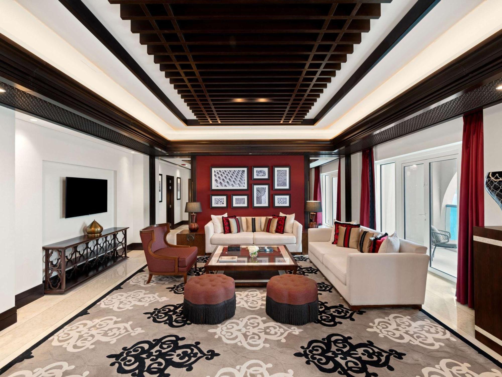 Hotel Rixos Marina Abu Dhabi Esterno foto The living room of a suite at the hotel