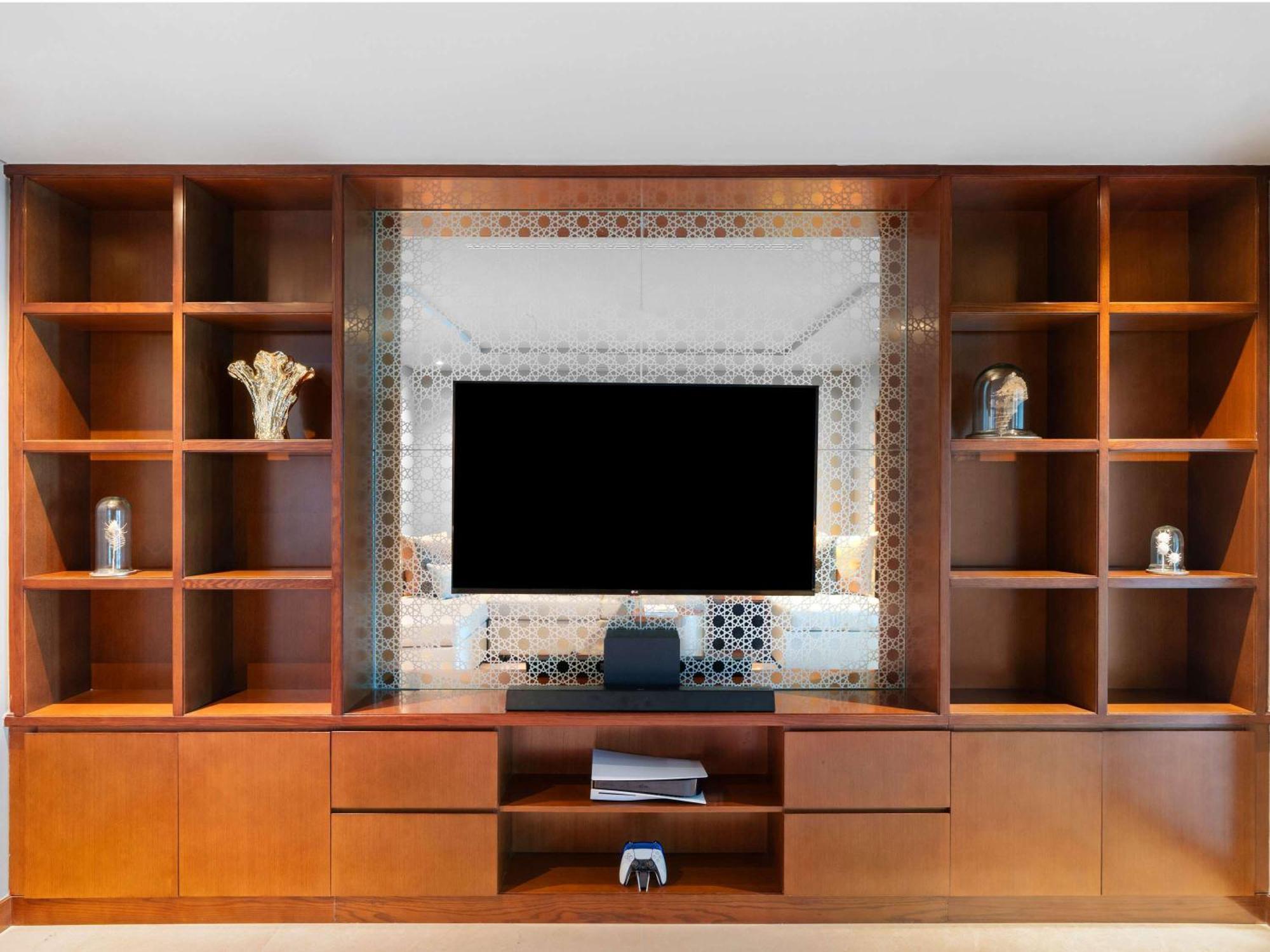 Hotel Rixos Marina Abu Dhabi Esterno foto A built-in entertainment center