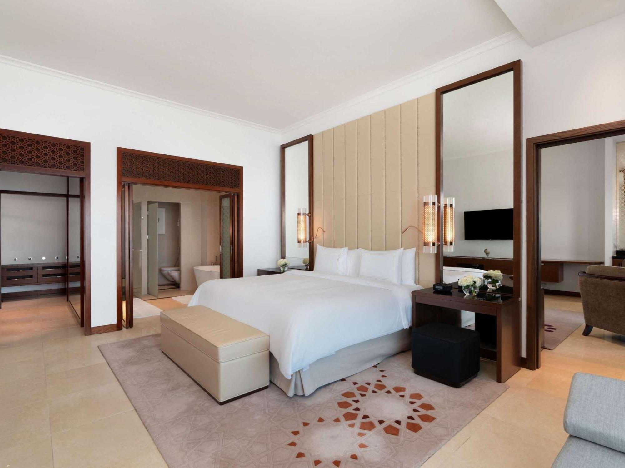 Hotel Rixos Marina Abu Dhabi Esterno foto A bedroom at the hotel