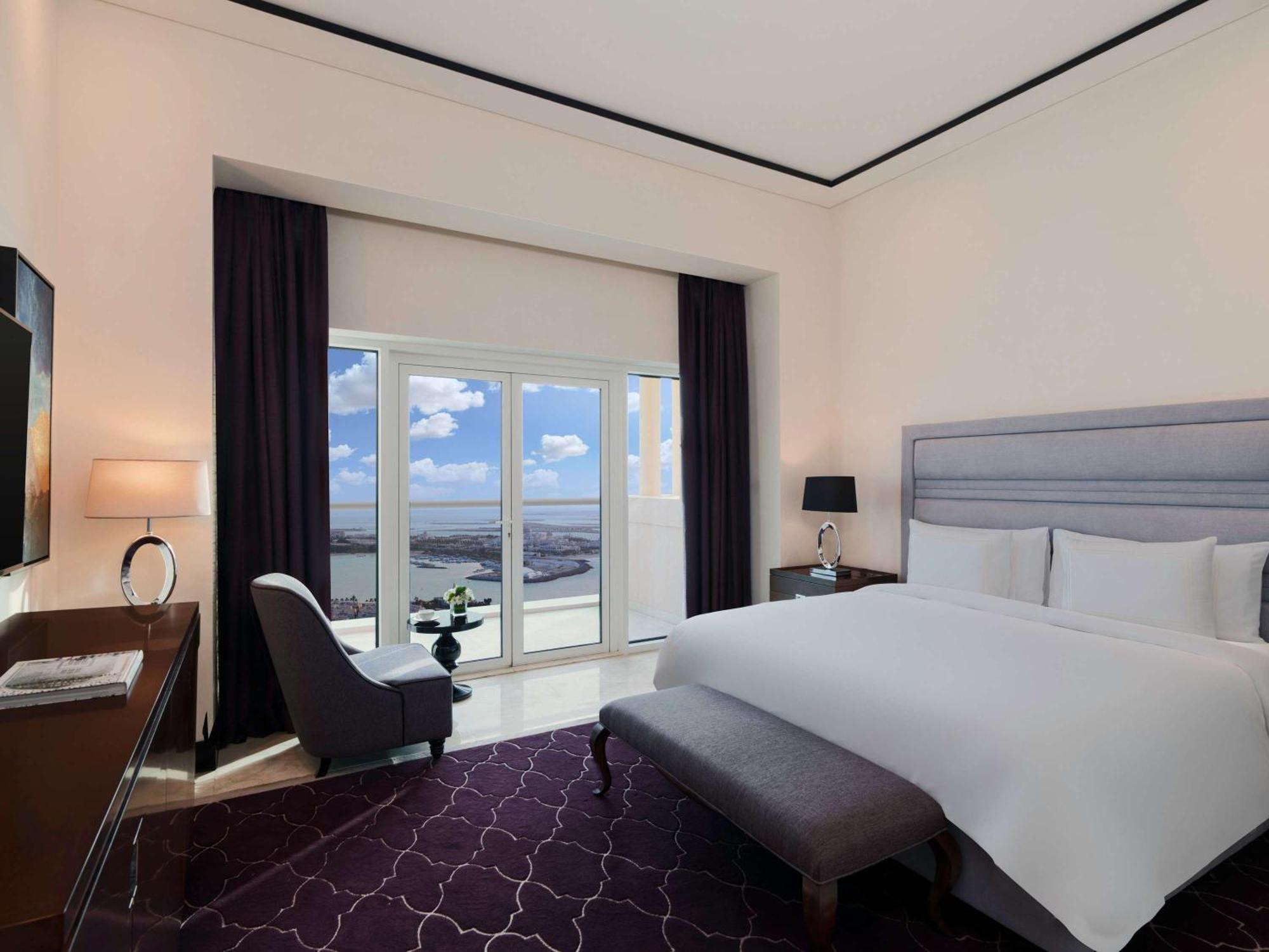 Hotel Rixos Marina Abu Dhabi Esterno foto A bedroom at the hotel